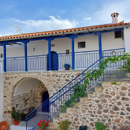 Politeika Traditional House Tirós