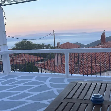 Politeika Traditional House Tirós