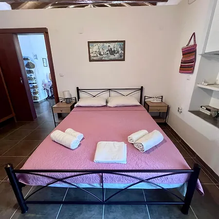 דירה Politeika Traditional House Tirós