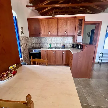 Politeika Traditional House * Tirós
