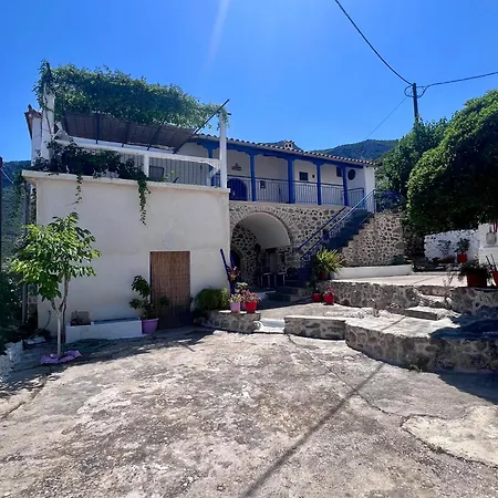 Politeika Traditional House Tirós