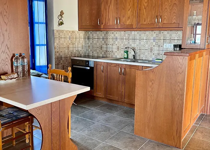 Politeika Traditional House Apartament Tirós