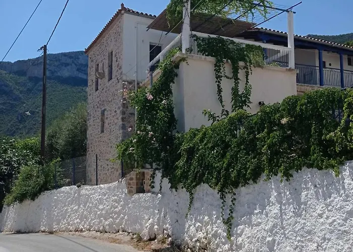 شقة Politeika Traditional House Tirós